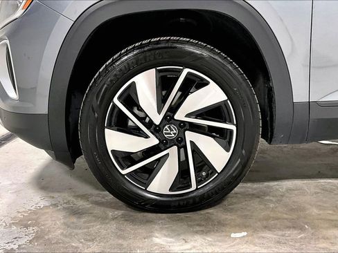 Used 2025 Volkswagen Atlas SE image 11