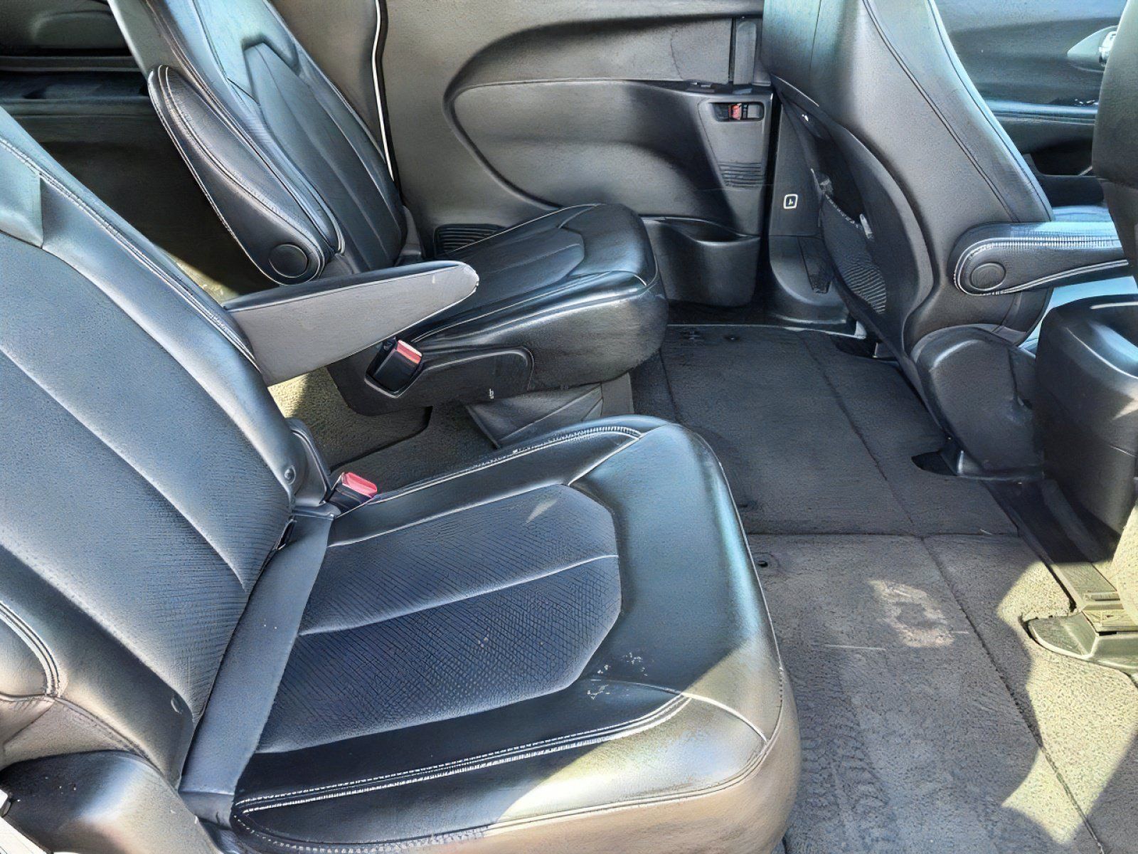 Used 2025 Chrysler Pacifica Select FWD image 24