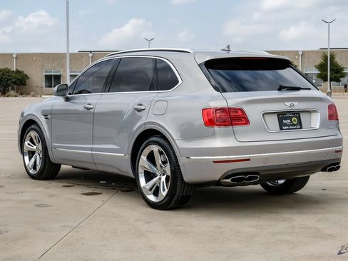 Used 2020 Bentley Bentayga Plug-In Hybrid AWD/4WD image 10
