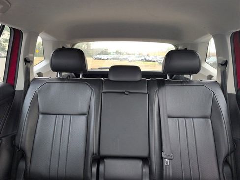 Used 2022 Volkswagen Tiguan SE image 25