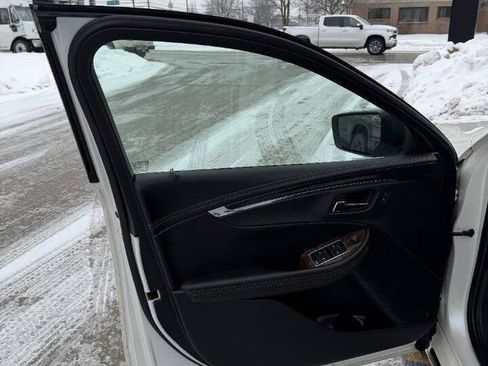 Used 2014 Chevrolet Impala LT w/ Convenience Package image 28