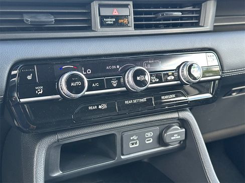 New 2025 Honda Pilot Touring image 29