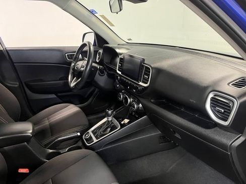 Used 2025 Hyundai Venue SEL FWD image 11