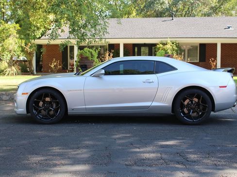 Used 2010 Chevrolet Camaro SS w/ RS Package image 2