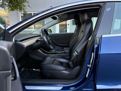 Used 2019 Tesla Model 3 Mid Range RWD image 9