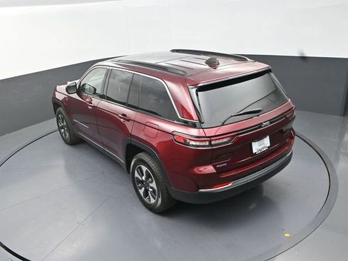 Used 2024 Jeep Grand Cherokee Limited 4xe w/ Trailer Tow Package AWD/4WD image 15