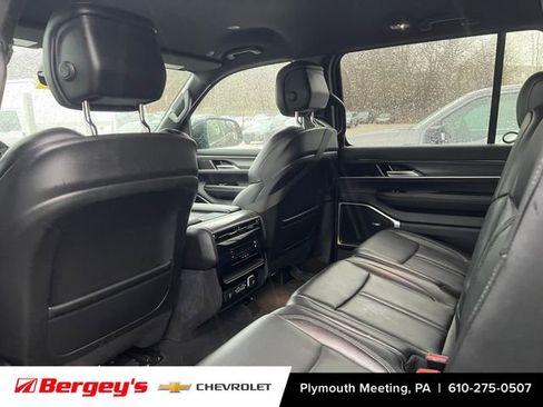 Used 2024 Jeep Wagoneer L Series II w/ Flexible Seating Group image 10