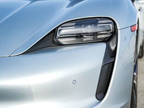 Used 2021 Porsche Taycan image 4