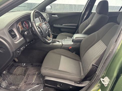 Used 2022 Dodge Charger SXT w/ Driver Convenience Group AWD/4WD image 13