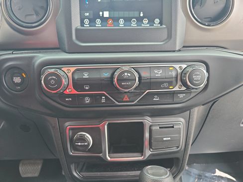 Used 2022 Jeep Wrangler Sport AWD/4WD image 21