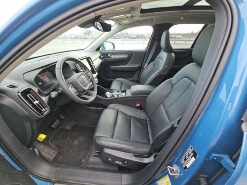 Certified 2025 Volvo XC40 B5 Plus image 5