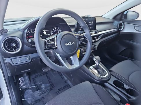 Used 2022 Kia Forte LXS w/ LXS Technology Package FWD image 9