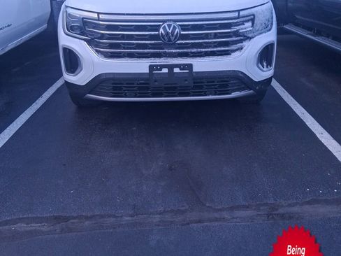 Used 2024 Volkswagen Atlas SE image 1