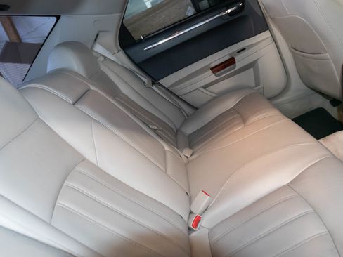 Used 2005 Chrysler 300 C w/ Navigation & Sound Group II RWD image 16