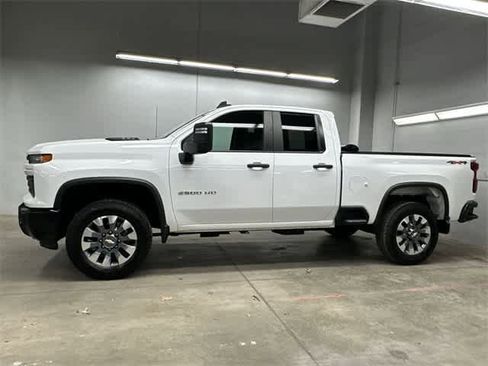 Used 2024 Chevrolet Silverado 2500 Custom w/ Custom Convenience Package image 2