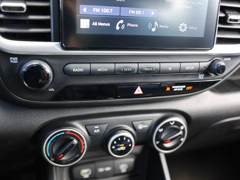 Certified 2023 Hyundai Venue SE FWD image 20