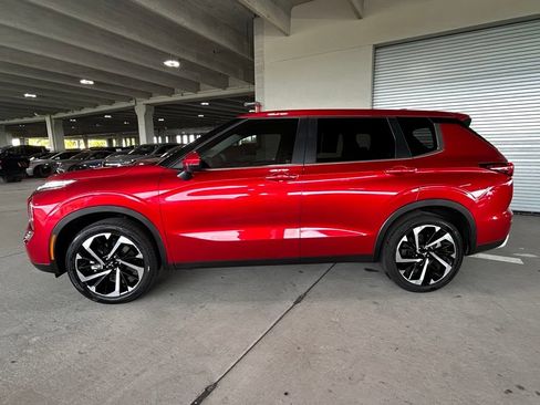 Used 2024 Mitsubishi Outlander SE Black Edition FWD image 2