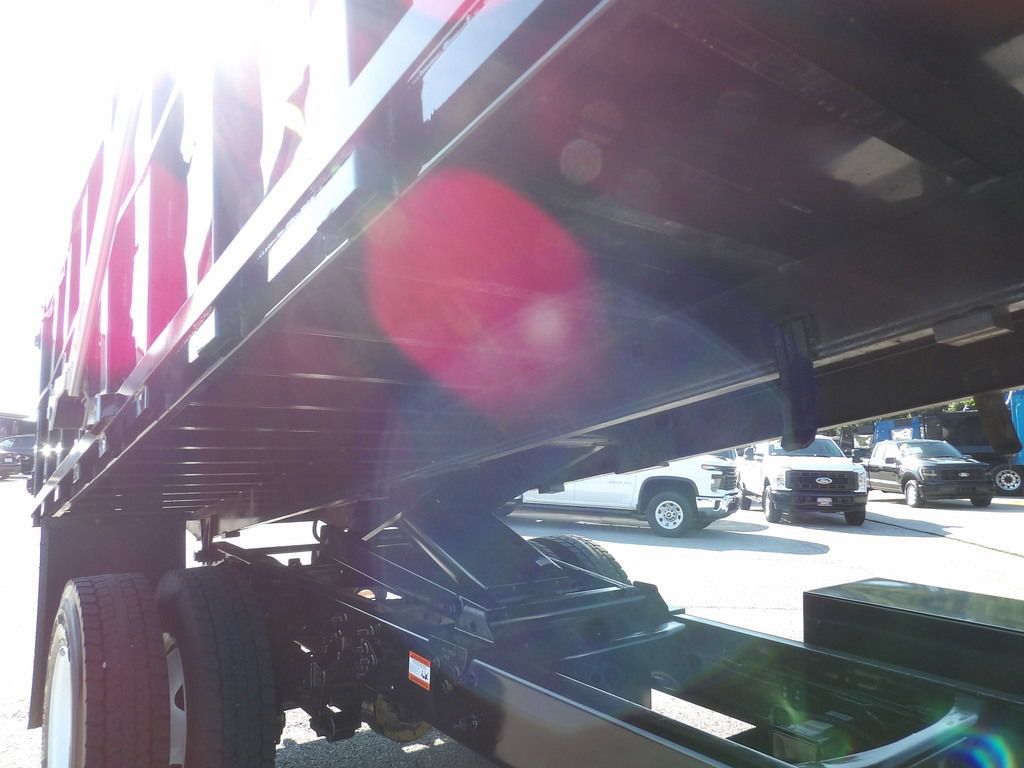 Used 2025 Ford F650 2WD Regular Cab Super Duty image 50