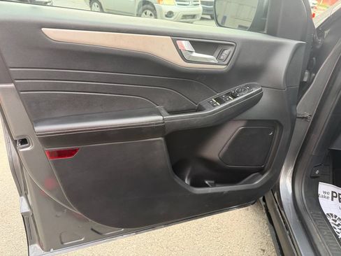 Used 2021 Ford Escape SE w/ SE Sport Appearance Package AWD/4WD image 13