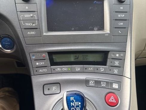 Used 2013 Toyota Prius Two image 10