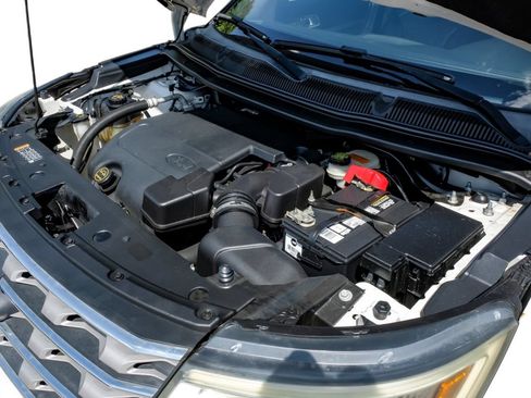 Used 2017 Ford Explorer XLT w/ Equipment Group 202A FWD image 53