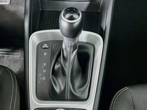 Used 2025 Hyundai Venue SEL FWD image 25