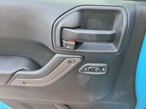 Used 2018 Jeep Wrangler Unlimited Sport S image 23