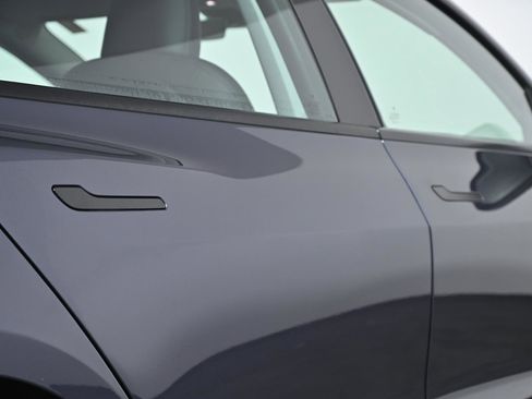 Used 2023 Tesla Model 3 Performance image 9