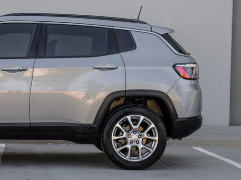 Used 2023 Jeep Compass Latitude w/ Sun and Sound Group AWD/4WD image 12