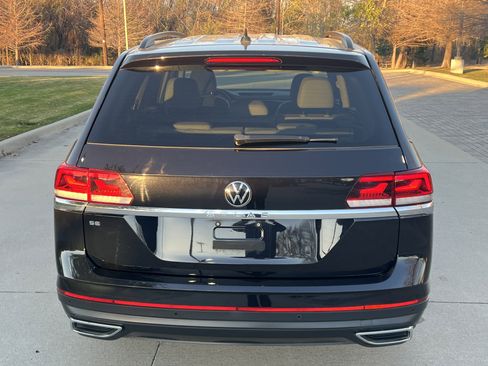 Used 2023 Volkswagen Atlas SE w/ Black Wheel Package image 9