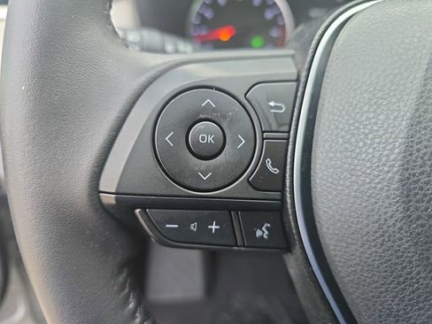 Used 2021 Toyota RAV4 XLE Premium image 17