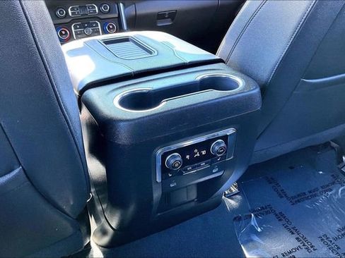 Used 2023 Chevrolet Suburban Premier image 10