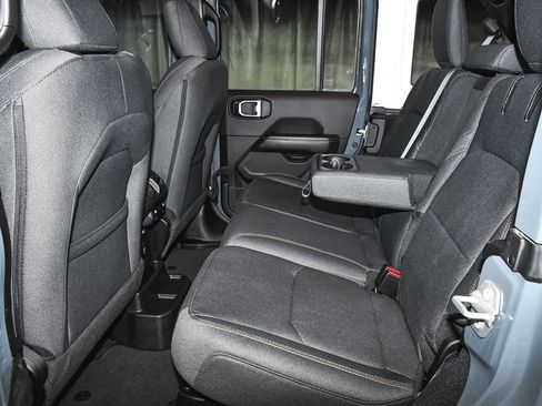 Used 2024 Jeep Wrangler Unlimited Sahara AWD/4WD image 40