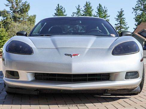 Used 2010 Chevrolet Corvette Coupe w/ 1LT RWD image 13