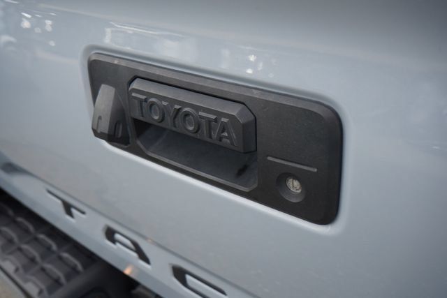 Used 2021 Toyota Tacoma SR5 RWD image 17