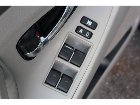 Used 2011 Toyota Camry LE FWD image 11