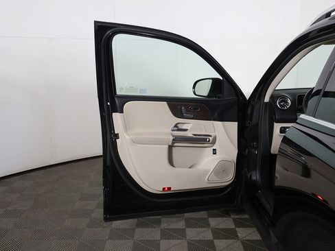Used 2021 Mercedes-Benz GLB 250 4MATIC w/ Premium Package image 20