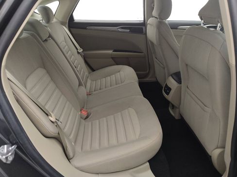 Used 2019 Ford Fusion SE image 19