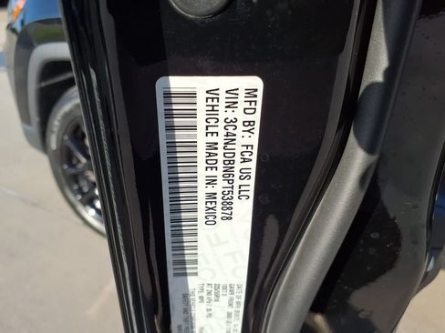 Used 2023 Jeep Compass Latitude AWD/4WD image 33