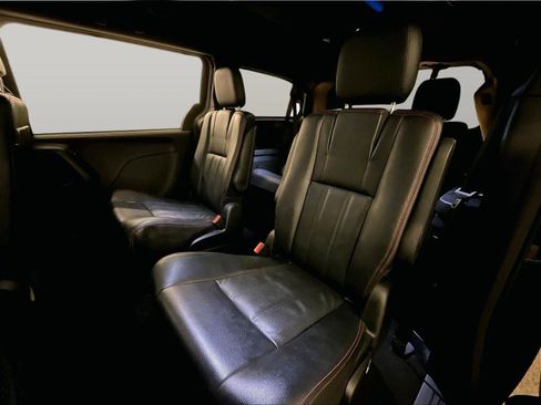 Used 2016 Dodge Grand Caravan R/T FWD image 26