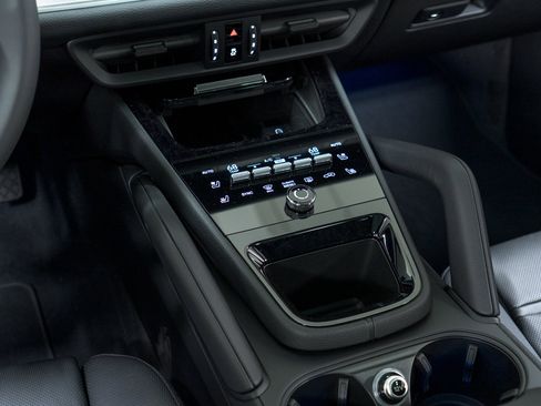 New 2026 Porsche Cayenne Coupe AWD/4WD image 24