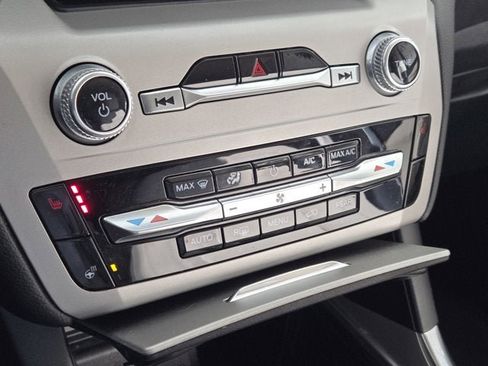 Used 2023 Ford Explorer XLT w/ Equipment Group 202A image 26