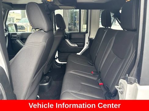 Used 2018 Jeep Wrangler Unlimited Sahara w/ Connectivity Group AWD/4WD image 14