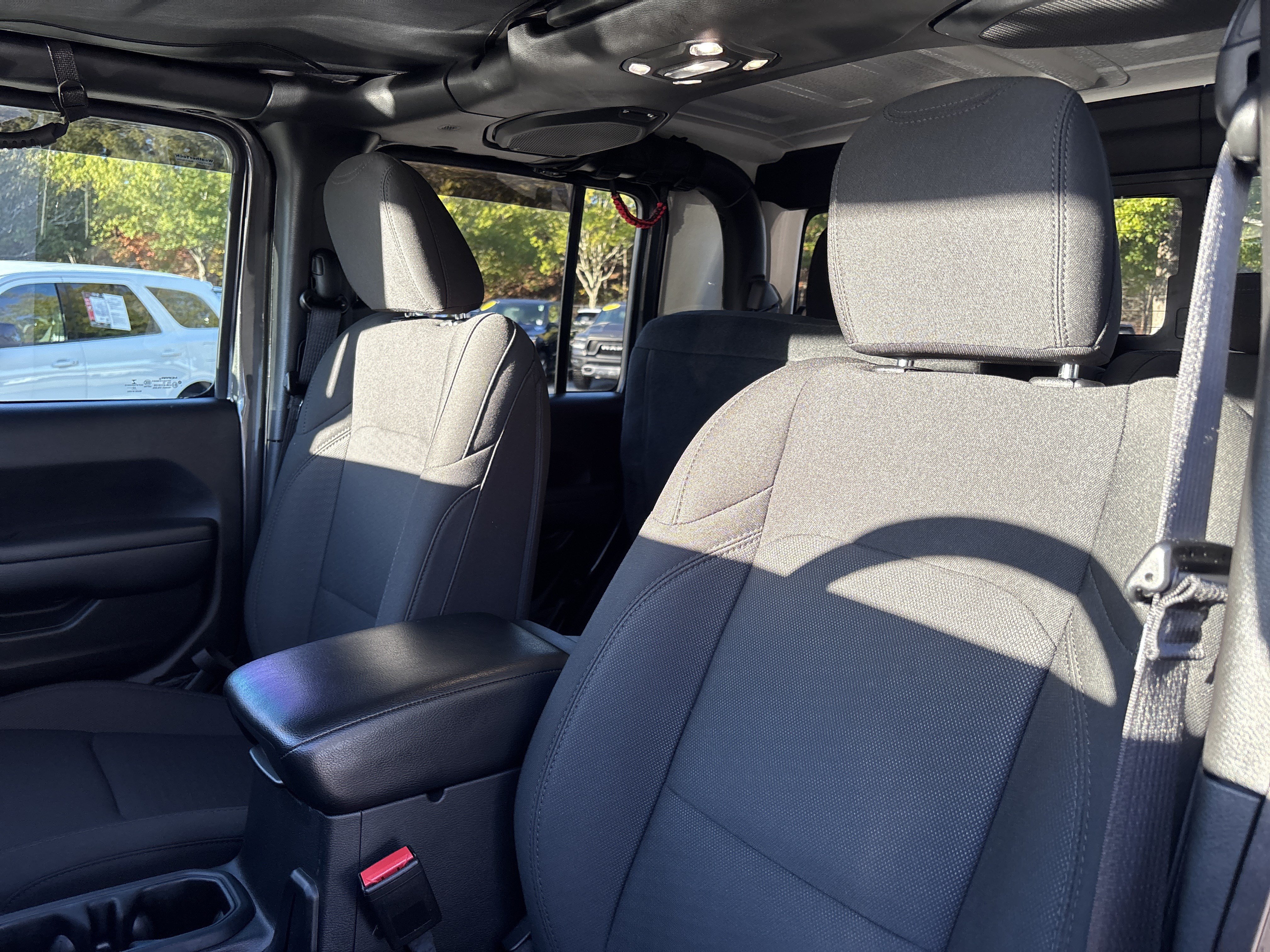 Used 2022 Jeep Gladiator Sport AWD/4WD image 13