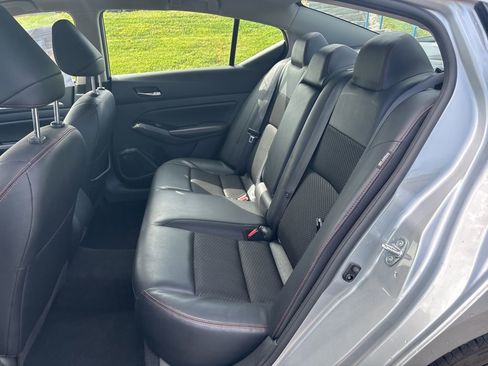 Used 2024 Nissan Altima 2.5 SR FWD image 9