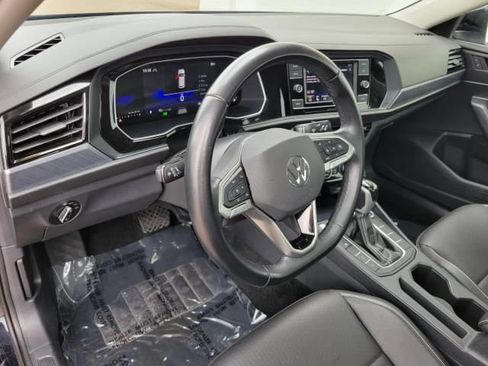 Used 2024 Volkswagen Jetta SE FWD image 11