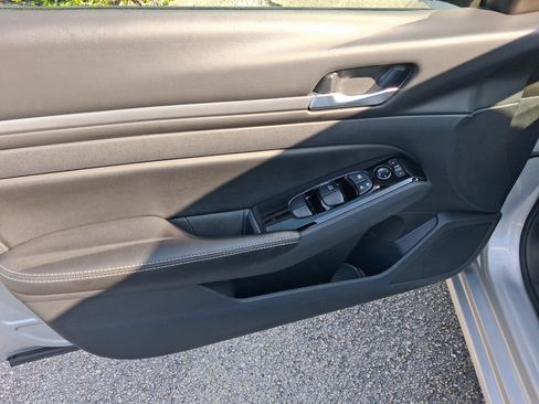 Used 2023 Nissan Altima 2.5 SV image 11