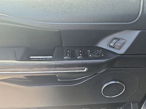 Used 2019 Ford Expedition XLT w/ Equipment Group 202A AWD/4WD image 15