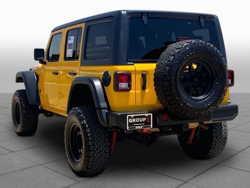 Used 2021 Jeep Wrangler Unlimited Rubicon w/ Cold Weather Group AWD/4WD image 12