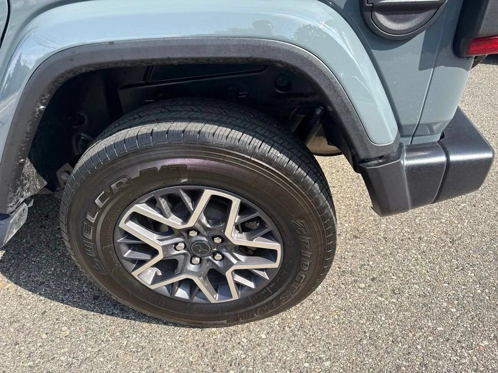Used 2026 Jeep Wrangler Unlimited Sahara AWD/4WD image 12